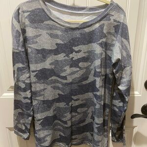 Long sleeve camo T-shirt size Large